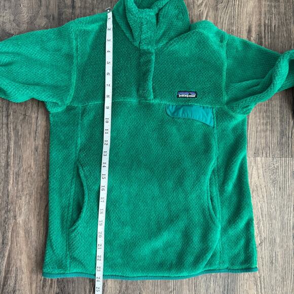 Patagonia Women's Re-Tool Snap-T Pullover in Emerald Green - Picture 9 of 10